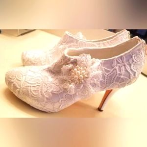 Wedding shoes- size 9, local pickup only